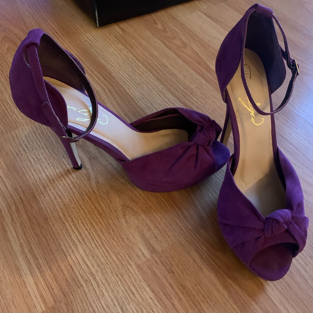 Cute spring/summer heel. Size 10